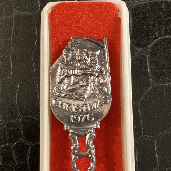 Vintage Christmas spoons - Picture 3 of 10